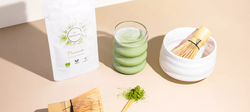 matcha latte i akcesoria do matcha