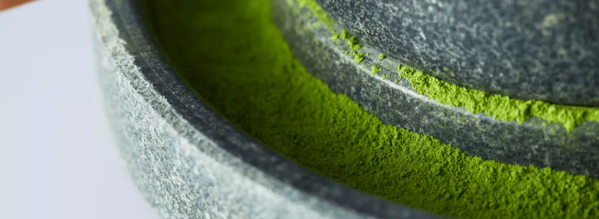 Herbata w Proszku - Dlaczego Matcha jest Proszkowana?
