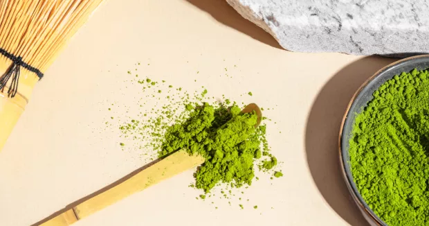 herbata matcha, chasen i chashaku